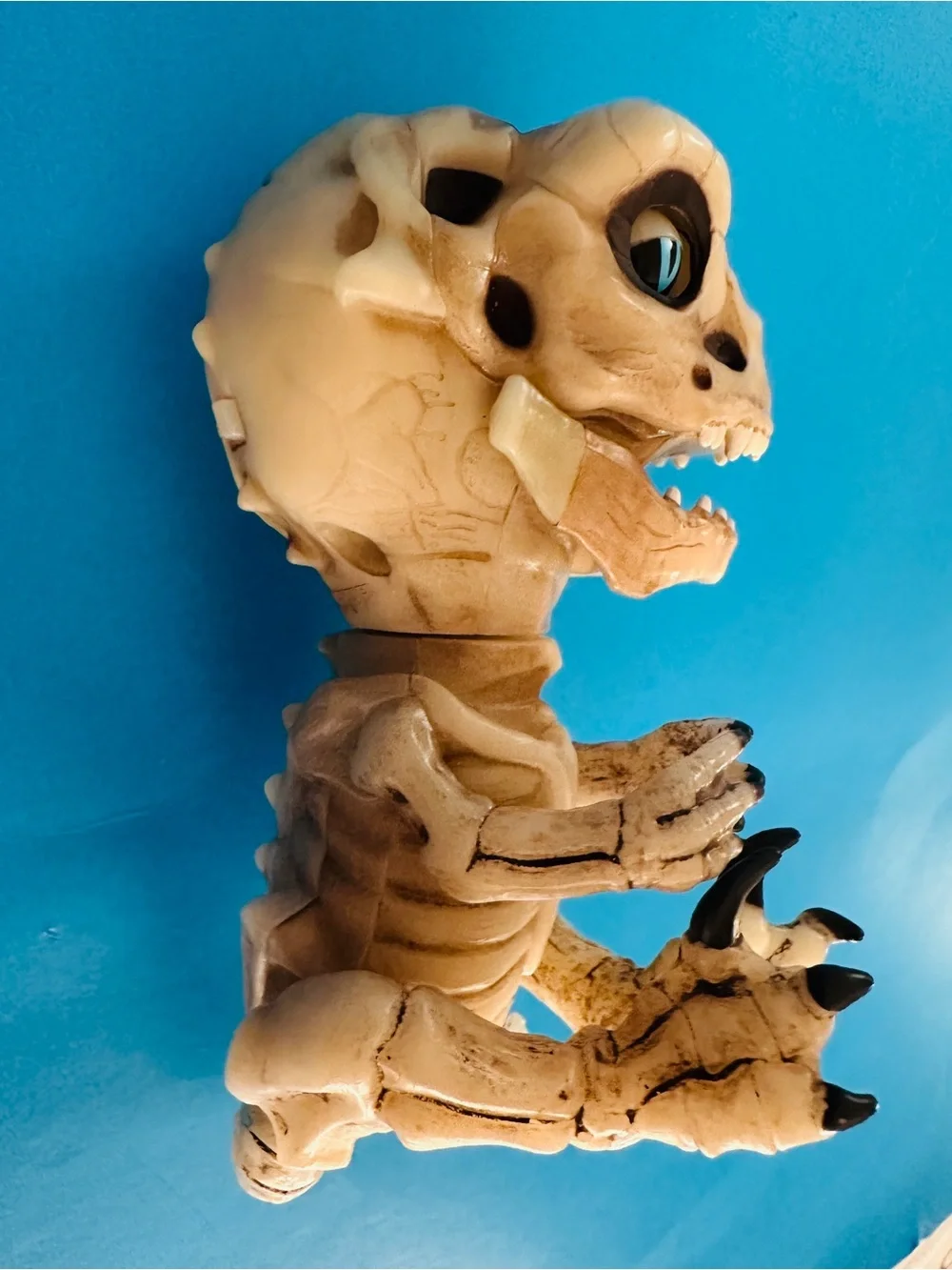 WOWWEE Fingerlings Untamed Skeleton T-Rex Raptor In The Gloom Interactive Toy 6”